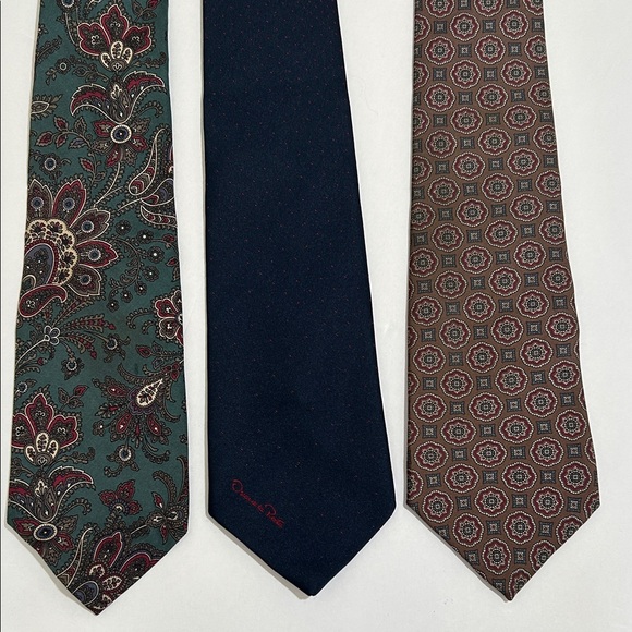 Oscar de la Renta vintage ties. Set if 3 Elegant Paisley and Geometric Patterned - Picture 1 of 6